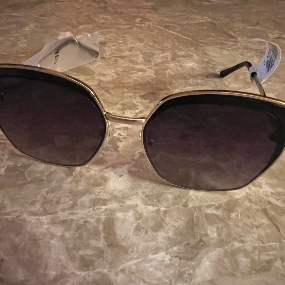 GUESS Women’s Gold Frame Black Lens Women's Sunglasses - Picture 8 of 8